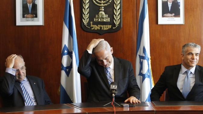 ראש הממשלה, שר האוצר ונגיד בנק ישראל המיועד, אתמול במסיבת עיתונאים (צילום: מרים אלסטר)