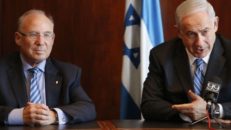 ראש הממשלה בנימין נתניהו מציג את פרנקל לרגל ההכרזה על מועמדותו לתפקיד נגיד בנק ישראל, 24.6.13 (צילום: מרים אלסטר)