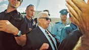 אריאל שרון מבקר בהר-הבית, 28.9.2000 (צילום: פלאש 90)
