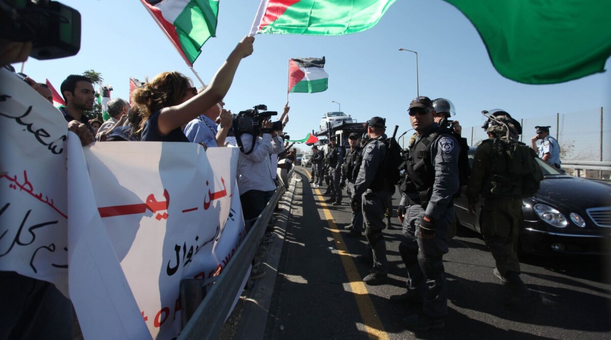הפגנת נגד תוכנית פראוור, 1.8.2013 (צילום: עיסאם רימאווי)