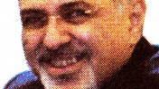 שר החוץ האיראני מוחמד ג'וואד זריף, בתמונה המתפרסמת מתחת לכותרת "מפצחים את הגרעין". "ידיעות אחרונות", 21.11.2013