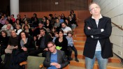 מימין: גיא רולניק. יושב בשורה הראשונה: שאול אמסטרדמסקי. טקס הענקת פרס סוקולוב, 29.12.13 (צילום: כפיר סיוון)