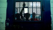 ילדים מאריתריאה בבית הסוהר גבעון, 13.9.10 (צילום: משה שי)