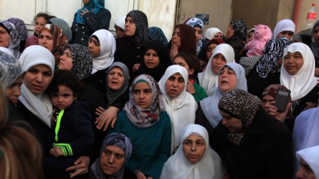 נשים אבלות בהלוויית פלסטינים בג'נין, 22.3.14 (צילום: עיסאם רימאווי)