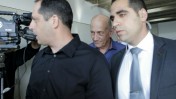 ראש הממשלה לשעבר אהוד אולמרט מגיע לבית המשפט המחוזי בתל-אביב לשמיעת פסק דינו במשפט הולילנד, 31.3.14 (צילום: דרור עינב)