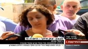 נציגת משפחת החייל אורון שאול עונה לשאלות עיתונאים לאחר שצה"ל הכריז עליו כנעדר (צילום מסך)