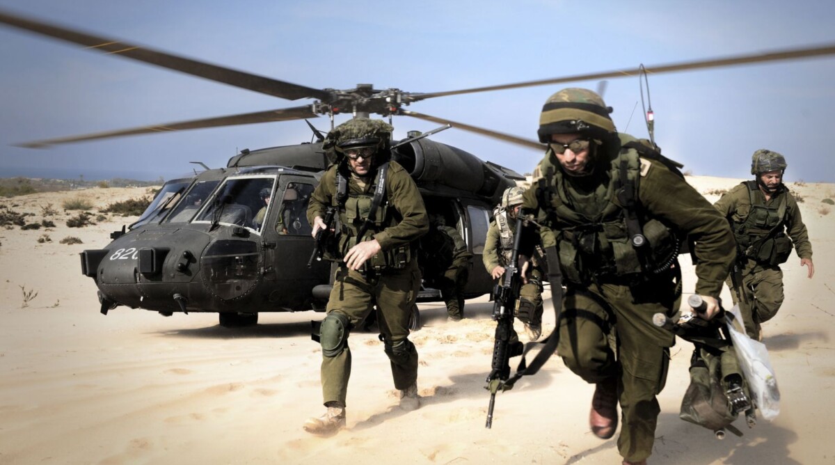 חיילי צה"ל בגבול ישראל-עזה, לאחר תום מבצע "עופרת יצוקה", 21.1.2009 (צילום: דובר צה"ל)