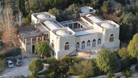 ביתו של יואב גלנט במושב עמיקם (צילום: מאיר פרטוש)