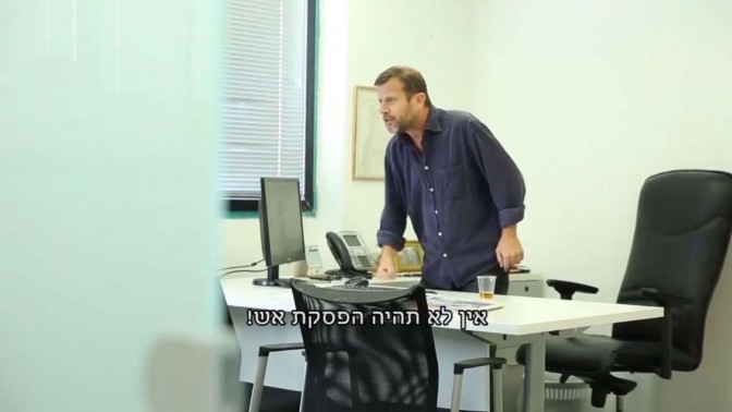 ערן טיפנברון, עורך ynet, מתוך סרטון היתולי פנימי של האתר (צילום מסך)