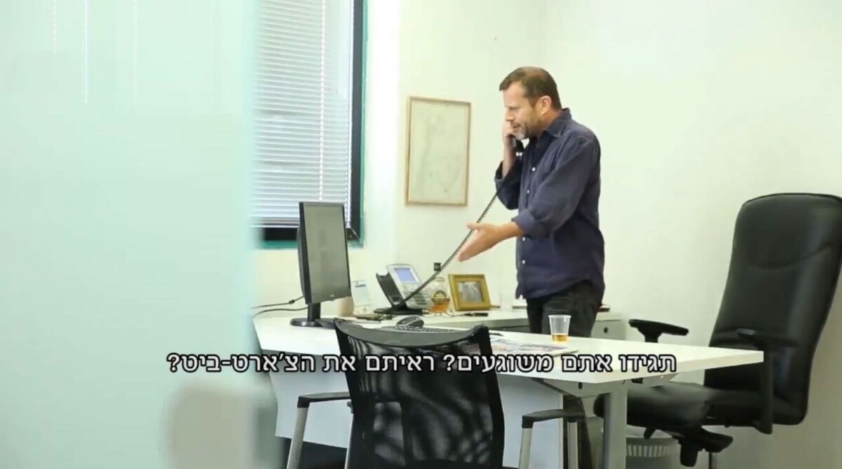 ערן טיפנברון, עורך ynet, מתוך סרטון היתולי פנימי של אתר ynet (צילום מסך)