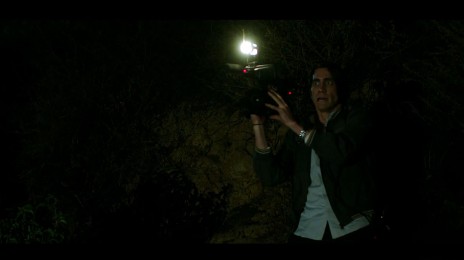 ג'ייק ג'ילנהול בתפקיד צלם האסונות לו בלום בסרט "חיית לילה" (Nightcrawler)