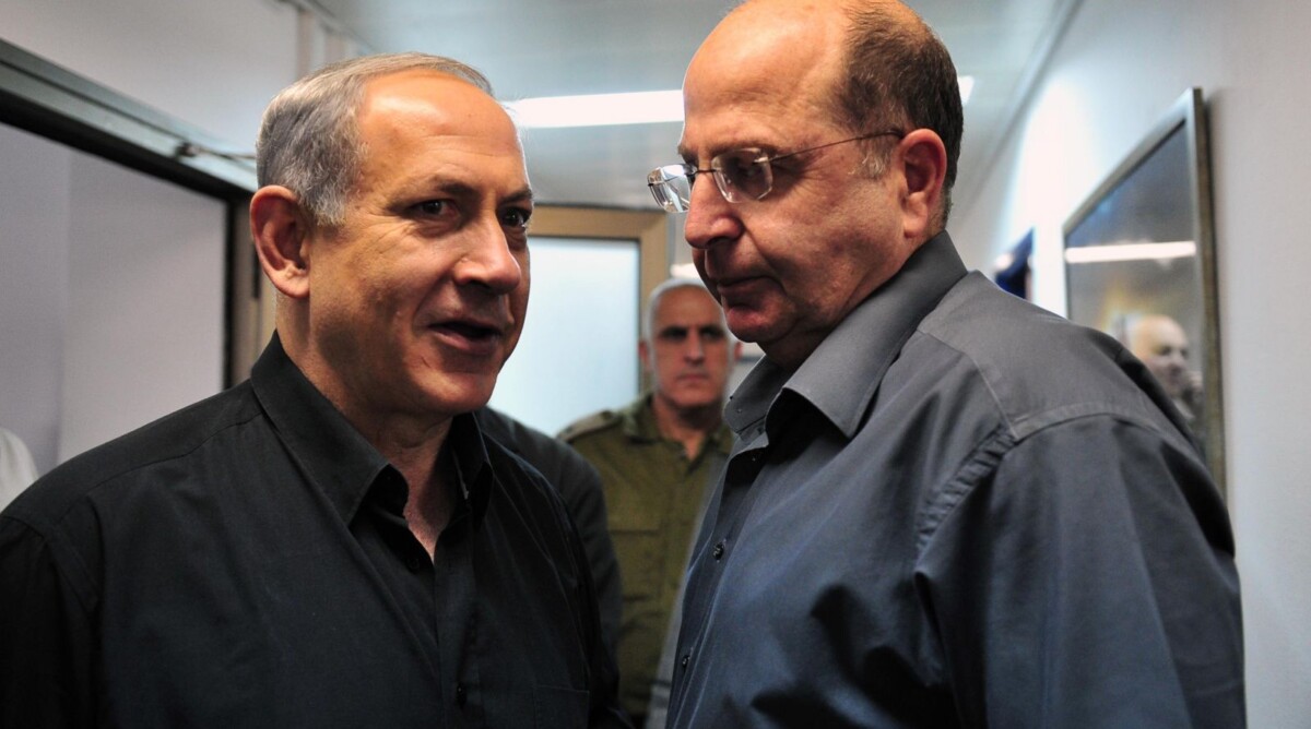 בנימין נתניהו ומשה יעלון. 12.11.13 (צילום: אריאל חרמוני, משרד הביטחון)