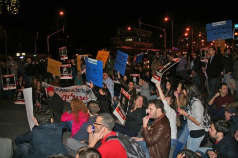 הפגנה למען ערוץ 10, 30.12.14 (צילום: אורן פרסיקו)