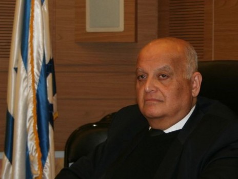 השופט סלים ג'ובראן, במהלך הדיון על העתירה נגד "ישראל היום", 23.2.15 (צילום: אורן פרסיקו)