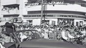 ראש הממשלה דוד בן-גוריון עובר ברמת-גן בשובו מביקור בארצות-הברית, 7.6.1951 (צילום: טדי בראונר, לע"מ)