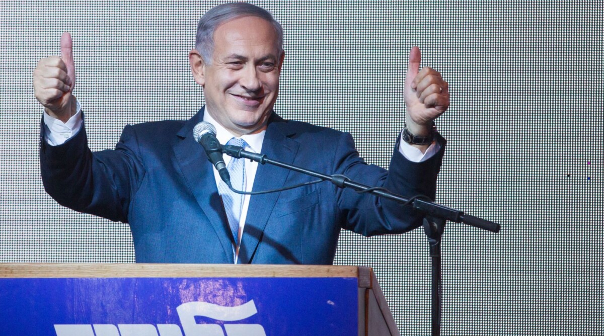 ראש הממשלה בנימין נתניהו בנאום הניצחון שלו בגני התערוכה בתל-אביב, 17.3.2015 (צילום: מרים אלסטר)