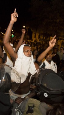 בני העדה האתיופית מפגינים בירושלים נגד אלימות משטרתית, 30.4.15 (צילום: יונתן זינדל)