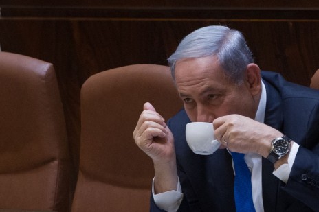 ראש הממשלה בנימין נתניהו במליאת הכנסת (צילום: מרים אלסטר)