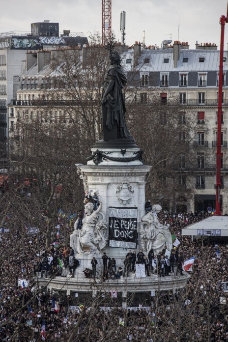 צרפתים בעצרת ההמונים שנערכה בפריז לאחר הטבח במערכת "שרלי הבדו", 11.1.15 (צילום: לורנס גיי)