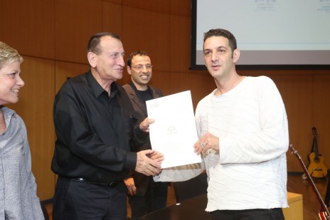 גידי וייץ מקבל את פרס סוקולוב, 27.12.15 (צילום: יעל צור)