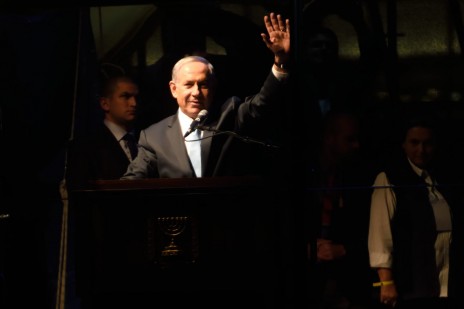 ראש ממשלת ישראל, בנימין נתניהו, נואם בעצרת הבחירות ששודרה בערוץ 20. כיכר רבין, תל-אביב, 15.3.15 (צילום: גילי יערי)