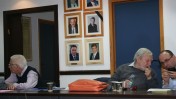 הכיסא הריק של אהרן לפידות, ישיבת מועצת העיתונות, 28.3.2016 (צילום: אורן פרסיקו)