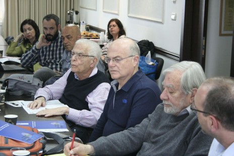 במרכז: אהרן לפידות, ישיבת מועצת העיתונות, 28.3.2016 (צילום: אורן פרסיקו)