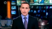 אסף צ'רנילס, מגיש בחדשות ערוץ 10, מקריא את נוסח ההתנצלות בפני שלדון אדלסון, 9.9.11 (צילום מסך)