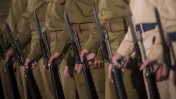 חיילים בטקס הזיכרון לחללי מערכות ישראל בכותל המערבי בירושלים, 10.5.16 (צילום: הדס פרוש)