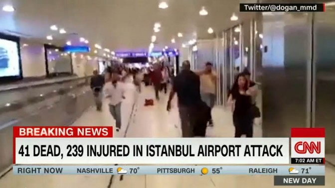 זירת הפיגוע באיסטנבול (צילום מסך: CNN)
