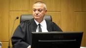 השופט חאלד כבוב לפני הרשעתו של נוחי דנקנר בעבירת תרמית בניירות ערך, בית-המשפט המחוזי בתל-אביב, 4.7.16 (צילום: עמי שומן)