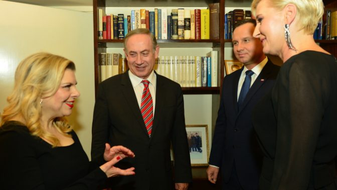נשיא פולין אנדז'יי דודה ורעייתו עם ראש ממשלת ישראל בנימין נתניהו ורעייתו, 18.1.17 (צילום: קובי גדעון, לע"מ)