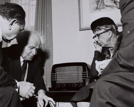 פגישת ראש הממשלה דוד בן-גוריון עם אלינור רוזוולט, בביתו בתל-אביב, 1.2.1951 (צילום: דוד רובינגר, לע"מ)