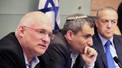 משמאל: מנכ"ל המשרד להגנת הסביבה ישראל דנציגר, השר להגנת הסביבה זאב אלקין וח"כ אכרם חסון, 27.6.17 (צילום: יאיר גיל)