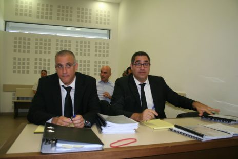 מימין: עורכי-הדין רונן בוך, אפי נוה ושמוליק קסוטו, 17.7.2017 (צילום: אורן פרסיקו)