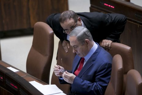 איוב קרא ובנימין נתניהו במליאת הכנסת, 2016 (צילום: יונתן זינדל) איוב קרא ובנימין נתניהו במליאת הכנסת, 2016 (צילום: יונתן זינדל)