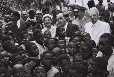 נשיא המדינה יצחק בן-צבי בביקור דיפלומטי בקונגו. משמאל: נח מוזס. לאופולדוויל, 1962 (צילום: דוד אלדן, לע"מ)