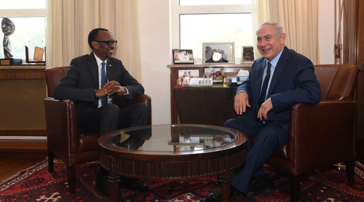 ראש ממשלת ישראל, בנימין נתניהו, בפגישה עם פול קגאמה, שליט רואנדה. ירושלים, 10.7.17 (צילום: קובי גדעון, לע"מ)