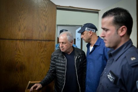 שאול אלוביץ' בבית-המשפט המחוזי בתל-אביב, בדיון על הארכת מעצרו. 22.2.2018 (צילום: פלאש 90)
