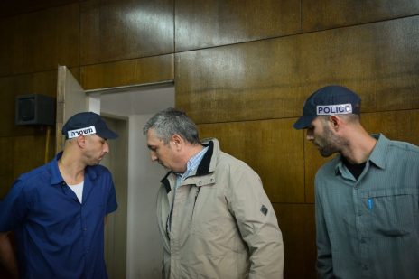 ניר חפץ בבית-המשפט המחוזי בתל-אביב, בדיון על הארכת מעצרו. 22.2.2018 (צילום: פלאש 90)
