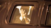 נשיא ארצות-הברית, דונלד טראמפ, מנופף לצלמים מבעד לחלון מכוניתו המשוריינת. ירושלים, 22.5.17 (צילום: מנדי הכטמן)