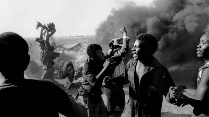 הפגנה נגד האפרטהייד, שנות ה-80 (צילום: פול וינברג, רישיון CC BY-SA 3.0)