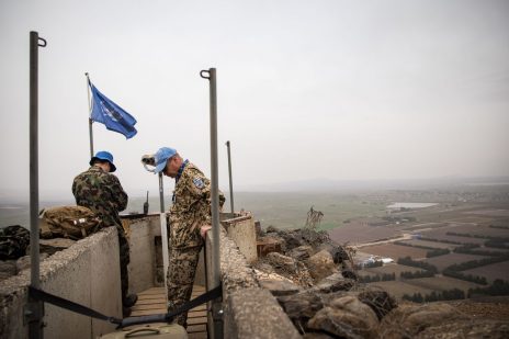 משקיפי או"ם על פסגת הר בנטל, מול הגבול בין ישראל לסוריה, 11.2.18 (צילום: הדס פרוש)