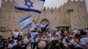 "מצעד הדגלים" עושה דרכו לשער שכם בירושלים, 13.5.2018 (צילום: נתי שוחט)
