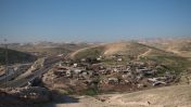 הכפר הבדואי חאן אל-אחמר, פברואר 2017 (צילום: יניב נדב)