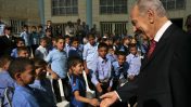 הנשיא פרס פותח את שנת הלימודים בבית ספר יסודי בבית צפאפא, 1.9.2008 (צילום: מיכל פתאל)