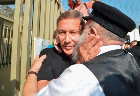 נוחי דנקנר בדרכו לרצות שלוש שנות מאסר בכלא מעשיהו, 2.10.2018 (צילום: פלאש 90) נוחי דנקנר בדרכו לרצות שלוש שנות מאסר בכלא מעשיהו, 2.10.2018 (צילום: פלאש 90)