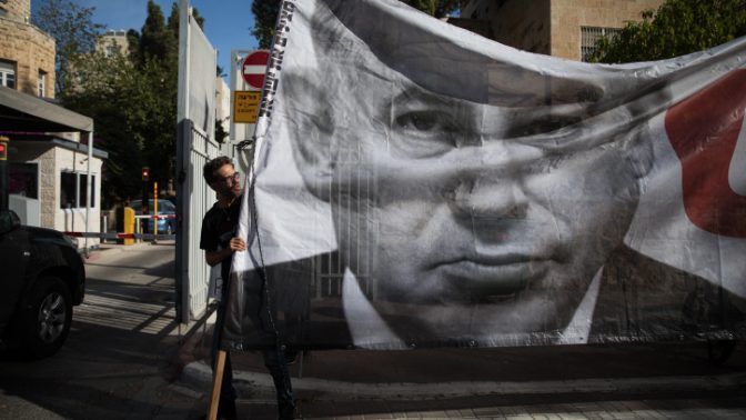 הפגנה נגד ראש הממשלה בנימין נתניהו מול מעונו הרשמי בירושלים, 5.10.2018 (צילום: הדס פרוש)