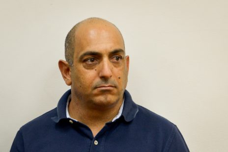 דוד שרן בבית-המשפט בספטמבר 2017, כשנעצר בחשד למעורבות ב"תיק 3000" (צילום: יהודה חיים)