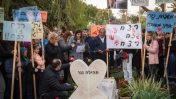 הפגנה ליד קברה של תהילה נגר, 17.2.19 (צילום: פלאש 90)